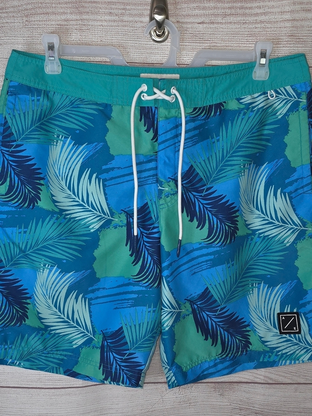 American Eagle Men's Teal & Blue Tropical Board Shorts Size Large